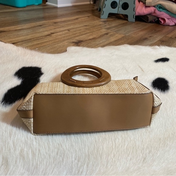 Woven Straw Wood Handle hand Bag - Picture 4 of 7